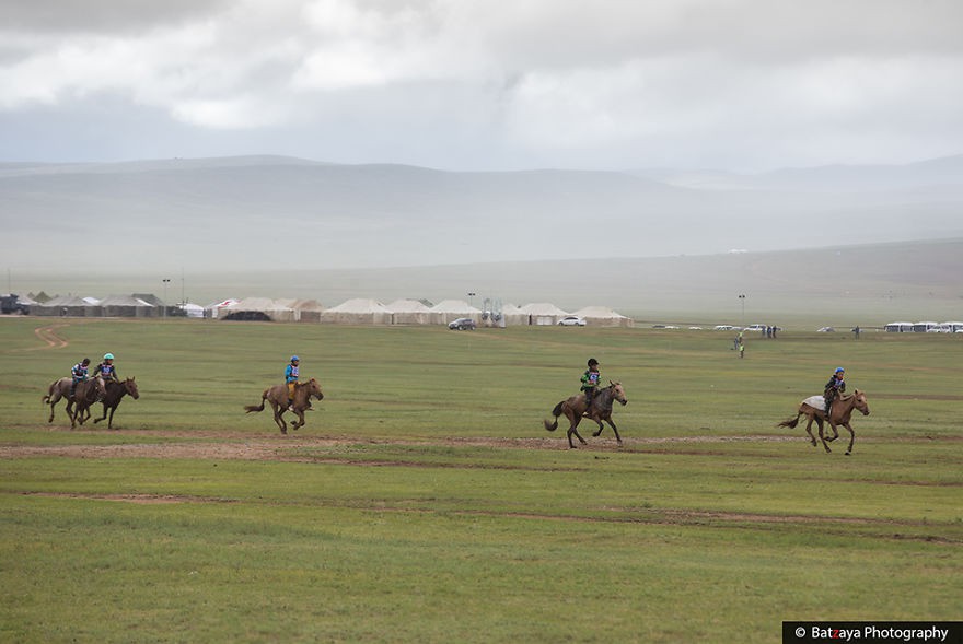 Chùm ảnh tuyệt đẹp về lễ hội Naadam đầy màu sắc của người dân Mông Cổ - Ảnh 7.