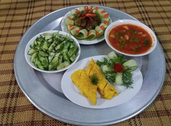 Hí hửng khoe nấu được mâm cơm 40 nghìn cho 3 người ăn, bà nội trợ Hà Nội bị nói mát: Ăn thế chẳng mấy mà giàu - Ảnh 2. Hí hửng khoe nấu được mâm cơm 40 nghìn cho 3 người ăn, bà nội trợ Hà Nội bị nói mát: Ăn thế chẳng mấy mà giàu - Ảnh 2.
