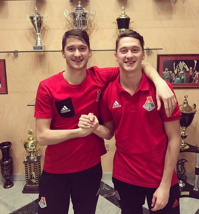 Sau chiến thắng chấn động, hai anh em sinh đôi của đội tuyển Nga bỗng nổi rần rần trên MXH - Ảnh 1.