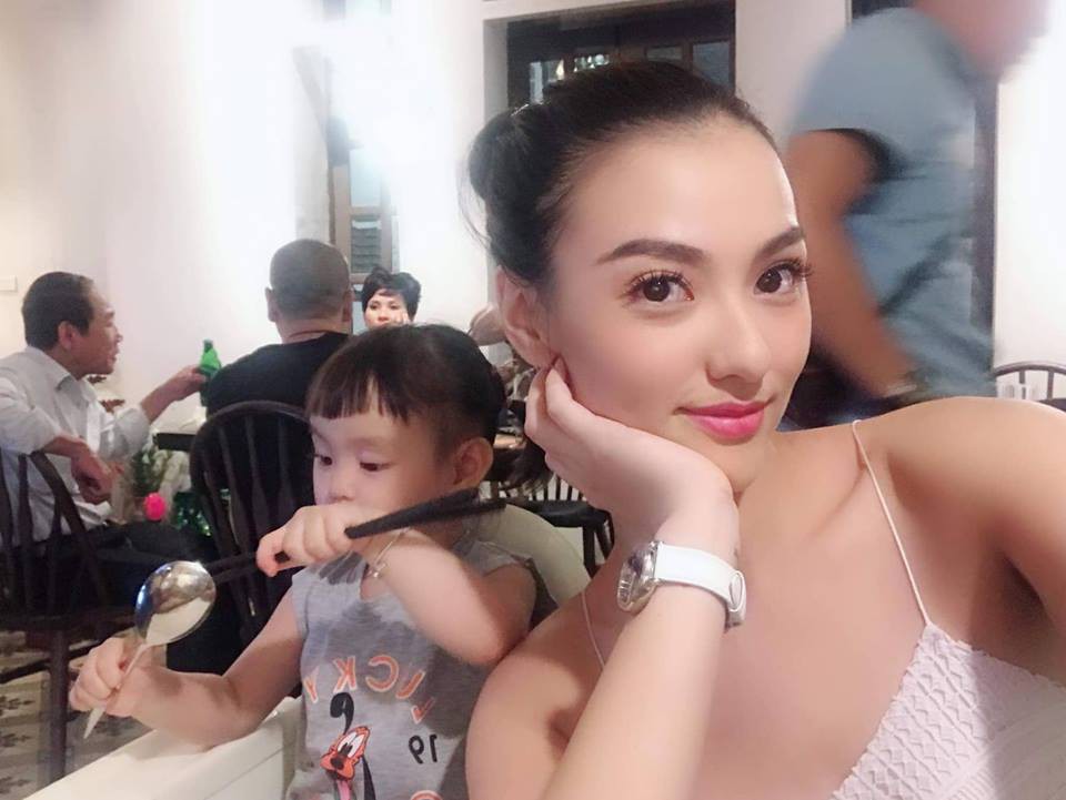 Soi nhất cử nhất động của sao Việt (2/7) - Ảnh 11. Soi nhất cử nhất động của sao Việt (2/7) - Ảnh 11.