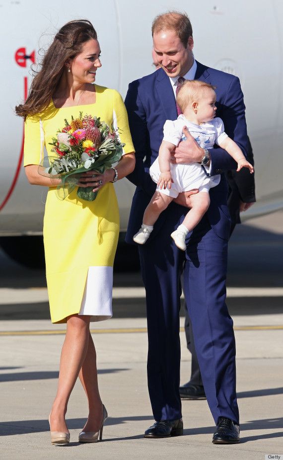 Mặc đẹp là thế, ai ngờ mẫu váy vàng rực rỡ này của Công nương Kate lại từng bị Hoàng tử William ví như 1 quả chuối - Ảnh 4.
