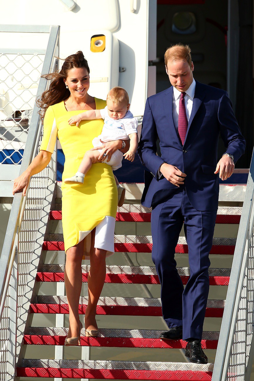Mặc đẹp là thế, ai ngờ mẫu váy vàng rực rỡ này của Công nương Kate lại từng bị Hoàng tử William ví như 1 quả chuối - Ảnh 5.