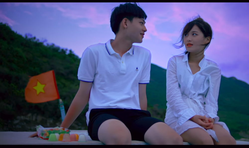 Han Sara mạnh dạn “thả thính” trai đẹp trong MV mới - Ảnh 3.