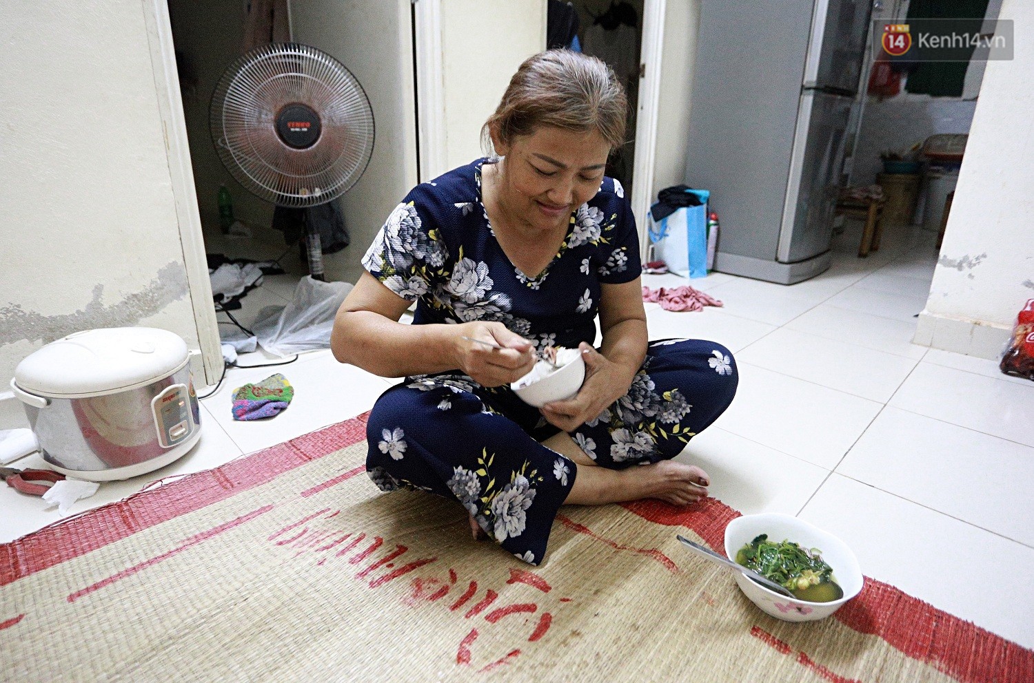 Chung cư không chồng ở Đà Nẵng: Nơi những người phụ nữ đùm bọc, làm tất cả việc của đàn ông kể cả bảo vệ tổ dân phố - Ảnh 12. Chung cư không chồng ở Đà Nẵng: Nơi những người phụ nữ đùm bọc, làm tất cả việc của đàn ông kể cả bảo vệ tổ dân phố - Ảnh 12.