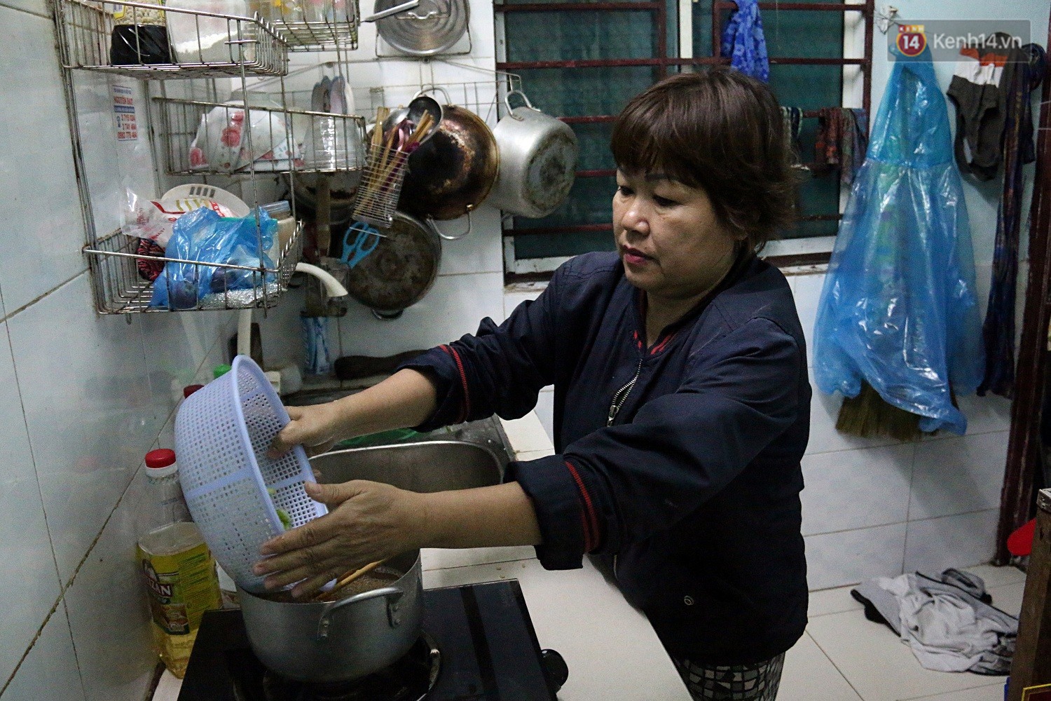 Chung cư không chồng ở Đà Nẵng: Nơi những người phụ nữ đùm bọc, làm tất cả việc của đàn ông kể cả bảo vệ tổ dân phố - Ảnh 6. Chung cư không chồng ở Đà Nẵng: Nơi những người phụ nữ đùm bọc, làm tất cả việc của đàn ông kể cả bảo vệ tổ dân phố - Ảnh 6.