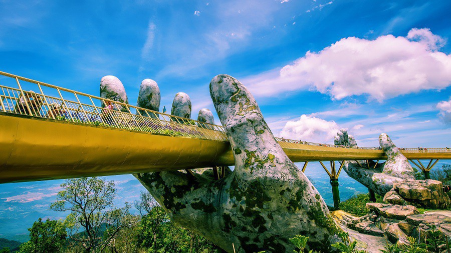 Cầu Vàng Đà Nẵng xuất hiện trên Instagram nghệ thuật nổi tiếng thế giới  cùng vô vàn lời khen