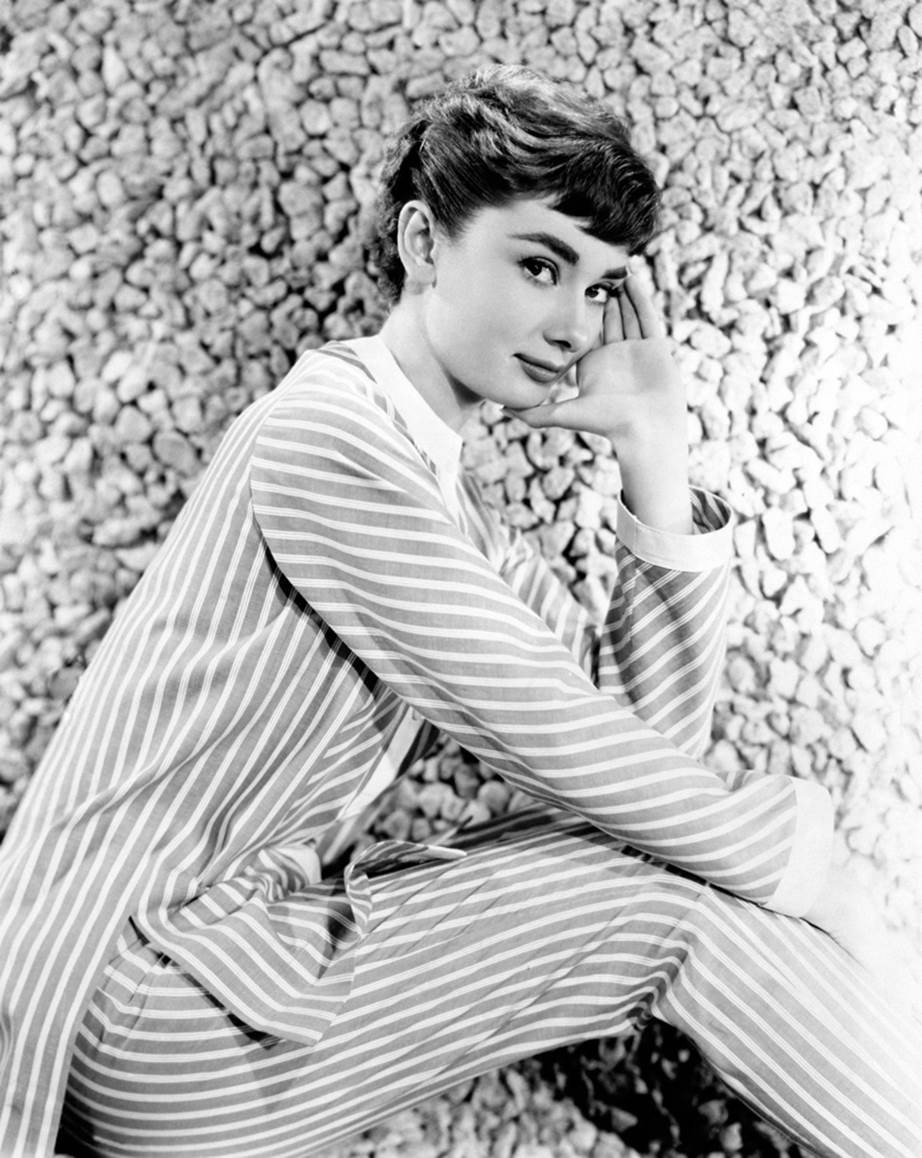 Chỉ có thể là biểu tượng thời trang Audrey Hepburn: Diện đồ tối giản, đậm chất “tomboy” mà vẫn đẹp đến nao lòng - Ảnh 7.