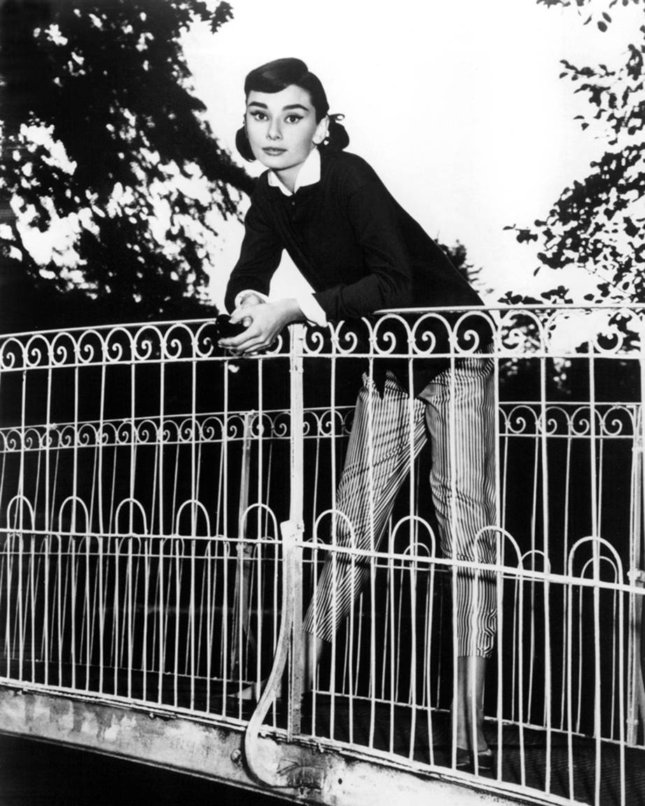 Chỉ có thể là biểu tượng thời trang Audrey Hepburn: Diện đồ tối giản, đậm chất “tomboy” mà vẫn đẹp đến nao lòng - Ảnh 9.