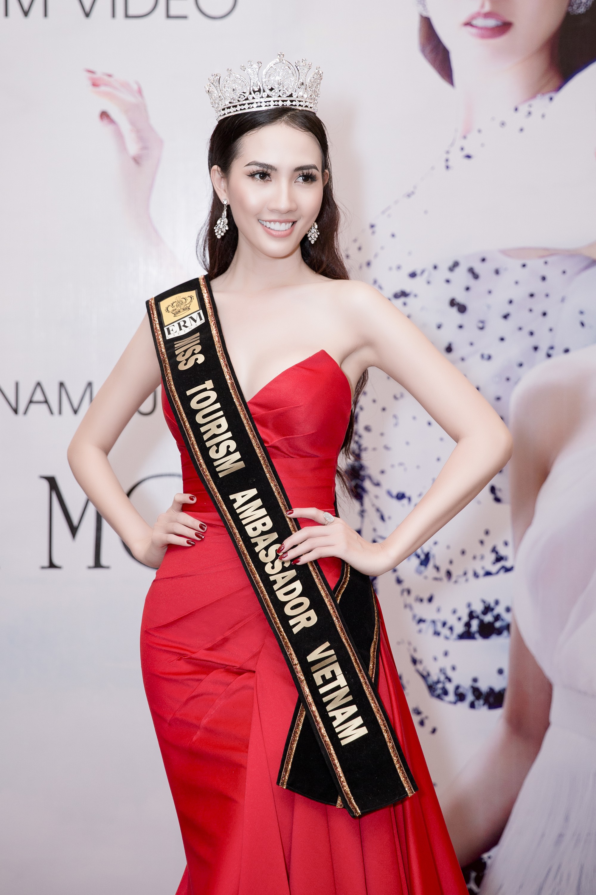 Phan Thị Mơ gợi cảm khoe vai trần, tự tin sẽ tiến xa ở Hoa hậu đại sứ du lịch thế giới - Ảnh 3. Phan Thị Mơ gợi cảm khoe vai trần, tự tin sẽ tiến xa ở Hoa hậu đại sứ du lịch thế giới - Ảnh 3.