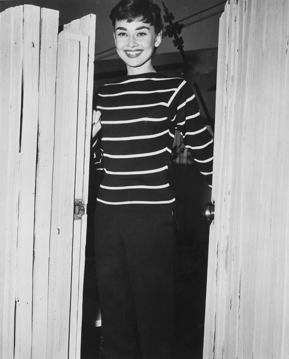 Chỉ có thể là biểu tượng thời trang Audrey Hepburn: Diện đồ tối giản, đậm chất “tomboy” mà vẫn đẹp đến nao lòng - Ảnh 5.