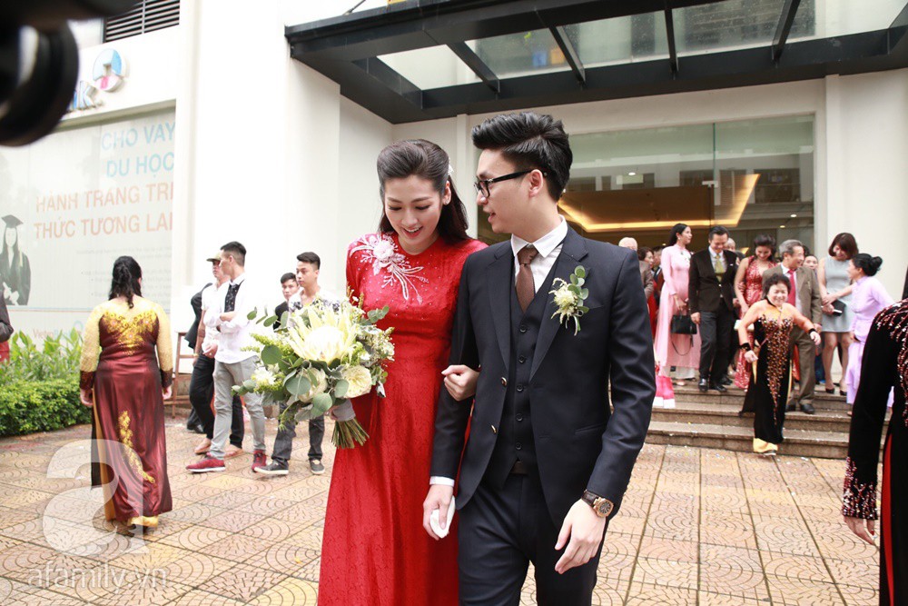 Những góc máy để lộ bụng to lùm lùm trong ngày cưới của Á hậu Tú Anh lộ - Ảnh 6.