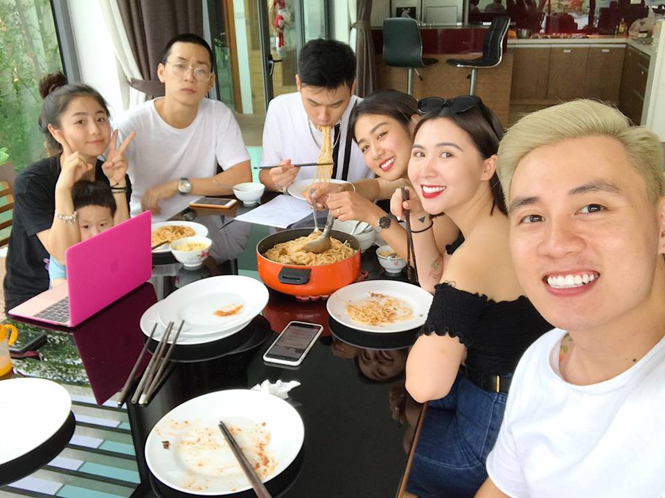 Kiên Hoàng nói gì trước tin đồn 3 gia đình trẻ hot nhất MXH không còn thân thiết như xưa? - Ảnh 1. Kiên Hoàng nói gì trước tin đồn 3 gia đình trẻ hot nhất MXH không còn thân thiết như xưa? - Ảnh 1.
