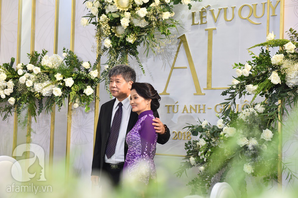 Những hình ảnh đầu tiên của đám cưới Á hậu Tú Anh đúng ngày Hà Nội mưa bão - Ảnh 8.
