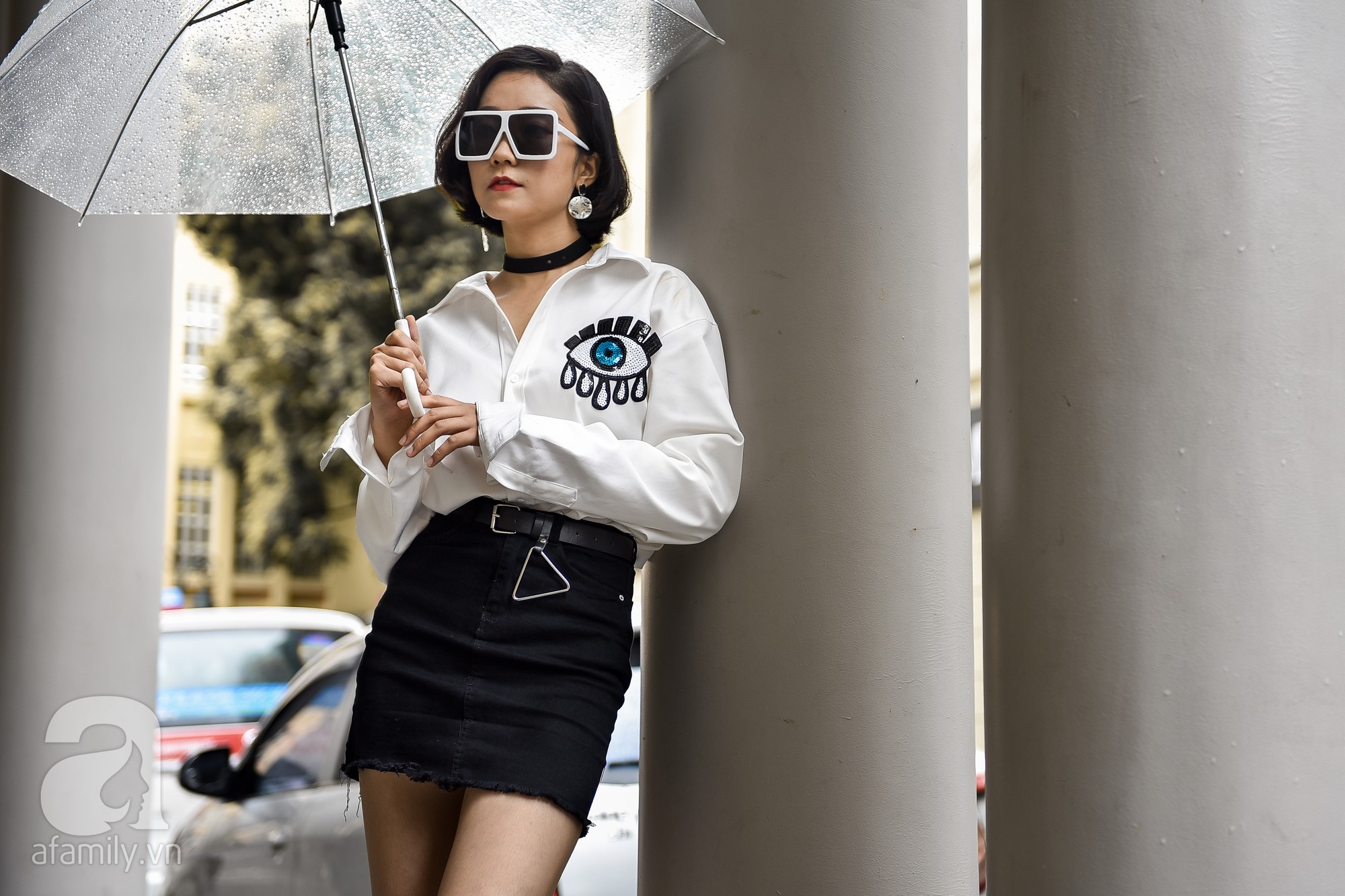 Mặc kệ mưa hay nắng, các quý cô miền Bắc vẫn ra phố khoe loạt street style đẹp miễn chê - Ảnh 2.