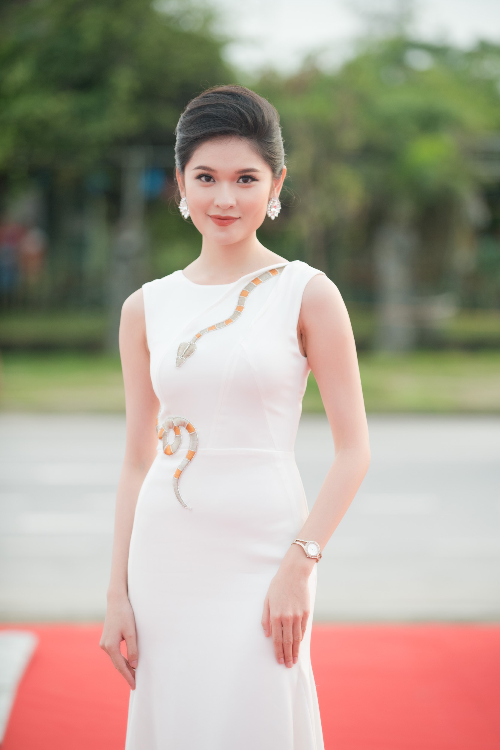Hoa hậu Mỹ Linh diện đầm đỏ nổi bật, lấn át dàn sao Việt trên thảm đỏ Chung khảo phía Bắc cuộc thi Hoa hậu Việt Nam 2018  - Ảnh 5.