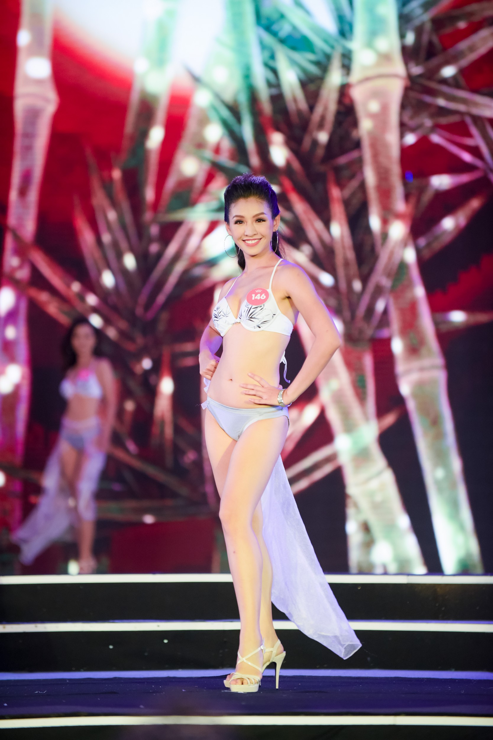 Vượt mưa bão, dàn người đẹp HHVN 2018 trình diễn bikini nóng bỏng mắt trong Chung khảo phía Bắc - Ảnh 8.