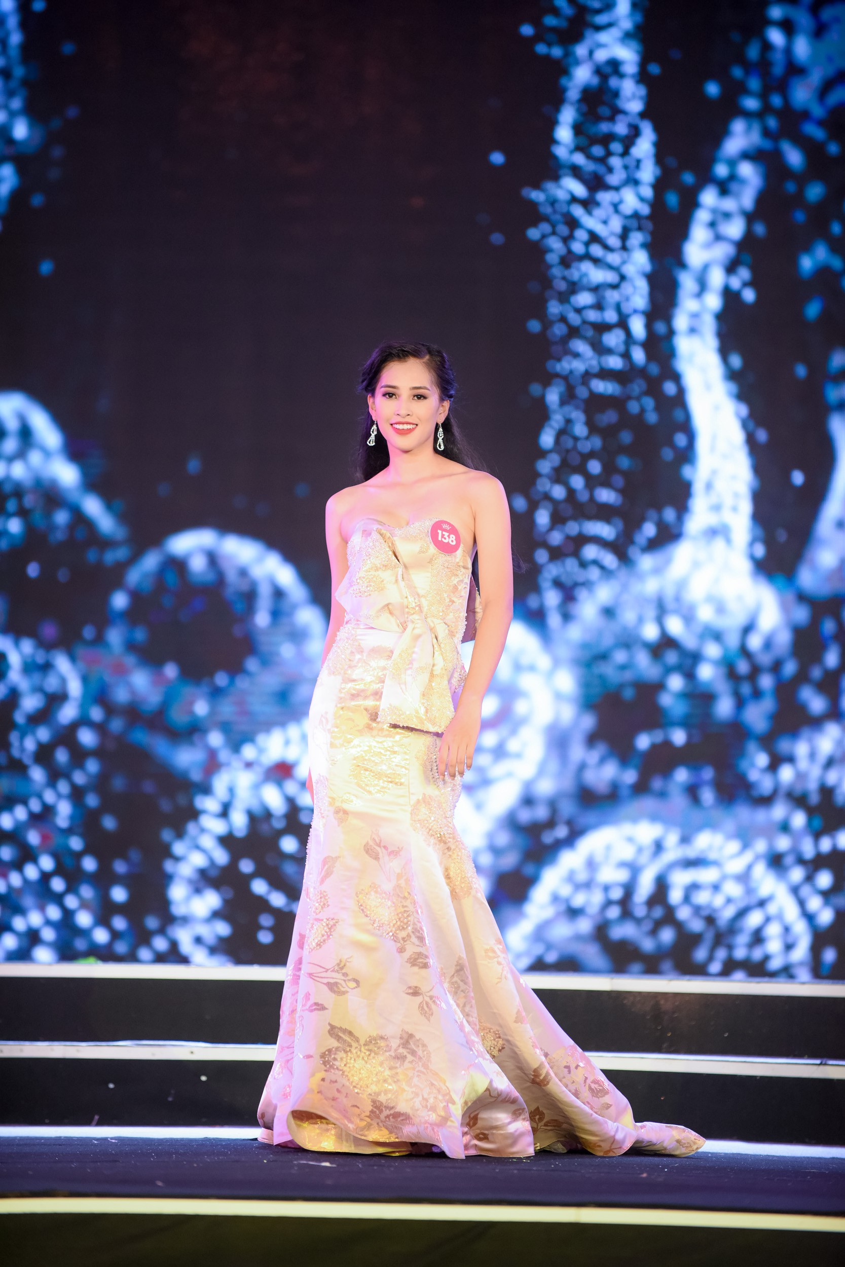 Top 3 Người đẹp Biển Hoa hậu Việt Nam: Người bị chê đùi to, người lại vấp ngã khi catwalk - Ảnh 7.