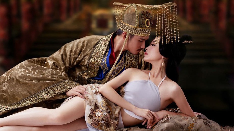 Bi hài chuyện giường chiếu của hoàng đế Trung Hoa: Muốn chọn ai phải được hoàng hậu đồng ý, lúc hành sự có thái giám đứng gần theo dõi - Ảnh 1. Bi hài chuyện giường chiếu của hoàng đế Trung Hoa: Muốn chọn ai phải được hoàng hậu đồng ý, lúc hành sự có thái giám đứng gần theo dõi - Ảnh 1.