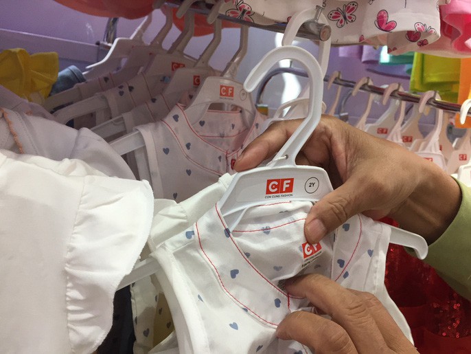 Đồng loạt kiểm tra 3 cửa hàng Con Cưng tại TP HCM - Ảnh 2. Đồng loạt kiểm tra 3 cửa hàng Con Cưng tại TP HCM - Ảnh 2.