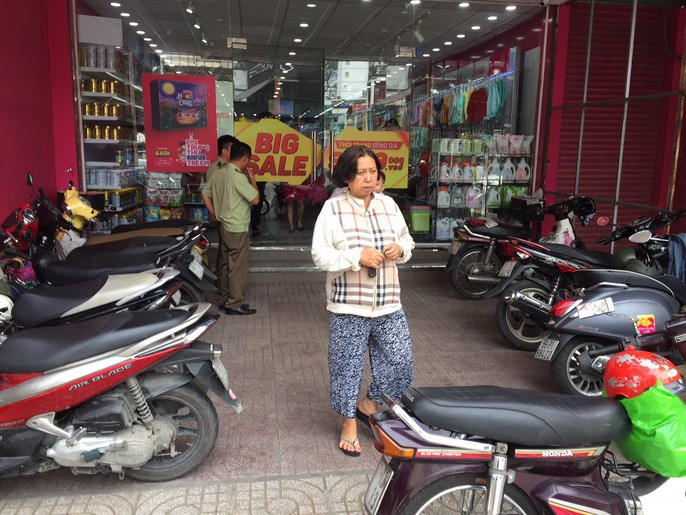 Đồng loạt kiểm tra 3 cửa hàng Con Cưng tại TP HCM - Ảnh 7. Đồng loạt kiểm tra 3 cửa hàng Con Cưng tại TP HCM - Ảnh 7.