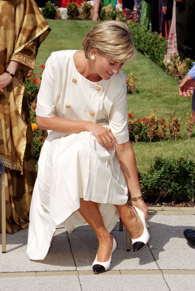 4 mẫu giày cao gót được Công nương Diana lăng xê từ 20 năm trước, đến nay vẫn hot bất chấp mọi thời đại - Ảnh 7.