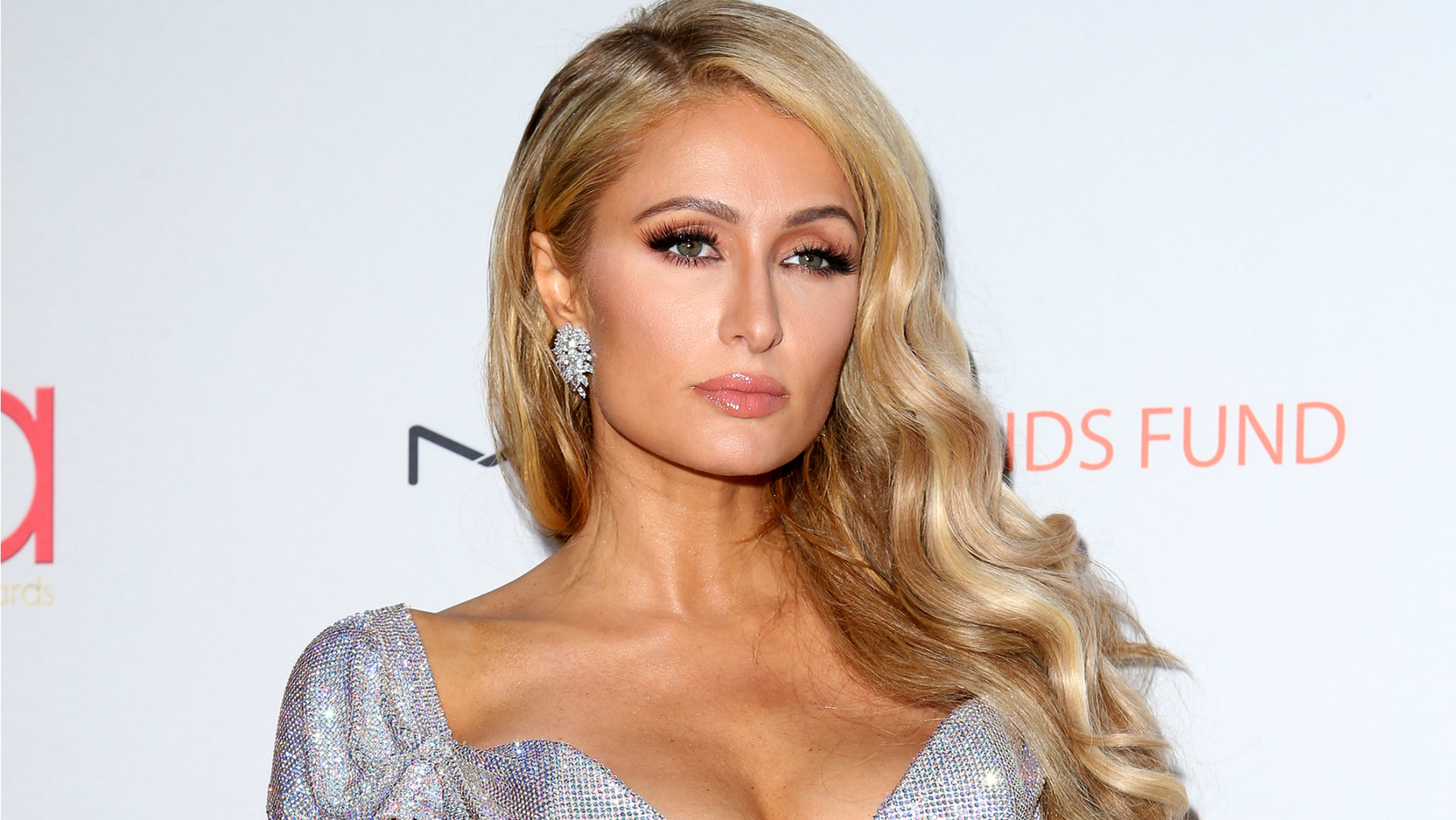 Bí mật ít ai biết giúp Paris Hilton giữ dáng lại trẻ đẹp hơn nhiều so với tuổi thật, tự tin sánh đôi bên hôn phu kém 4 tuổi - Ảnh 1.