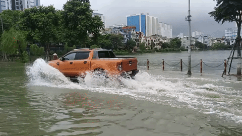 Những hình ảnh hiếm thấy trên đường phố sau trận ngập lụt kinh hoàng tại miền Bắc - Ảnh 6. Những hình ảnh hiếm thấy trên đường phố sau trận ngập lụt kinh hoàng tại miền Bắc - Ảnh 6.