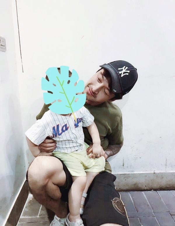 Còn ai nhận ra người đàn ông râu ria lởm chởm” này chính là mỹ nam một thời Hồ Ca? - Ảnh 2. Còn ai nhận ra người đàn ông râu ria lởm chởm” này chính là mỹ nam một thời Hồ Ca? - Ảnh 2.