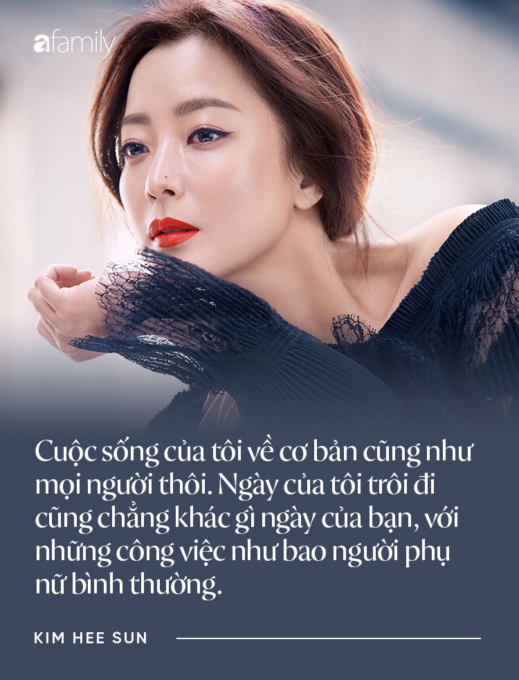 Kim Hee Sun: Yêu từ cái nhìn đầu tiên đến kinh nghiệm 10 năm hôn nhân quyết mang ra quân sư chuyện làm dâu cho Song Hye Kyo  - Ảnh 1.