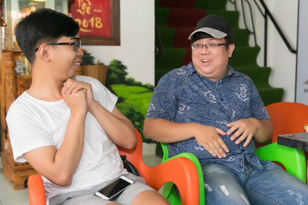 Ng&ocirc; Kiến Huy ngả ngốn, th&acirc;n mật với BB Trần  - Ảnh 7.