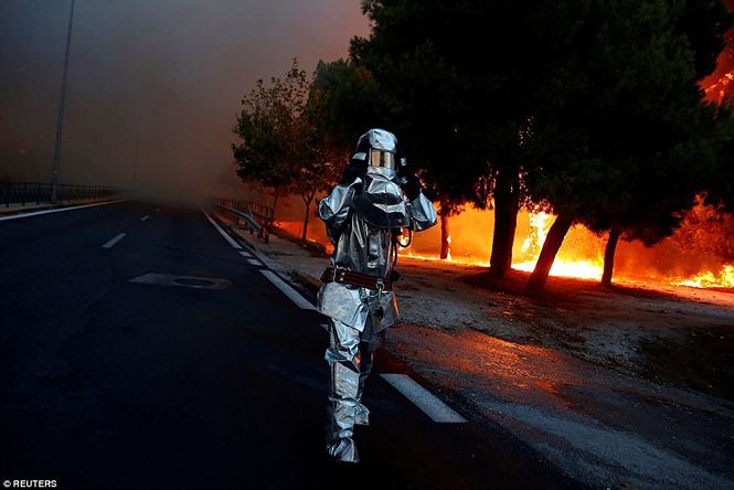 Cháy rừng ở Hy Lạp: 90 người thương vong, cảnh tượng như ngày tận thế  Thế giới - Ảnh 7.
