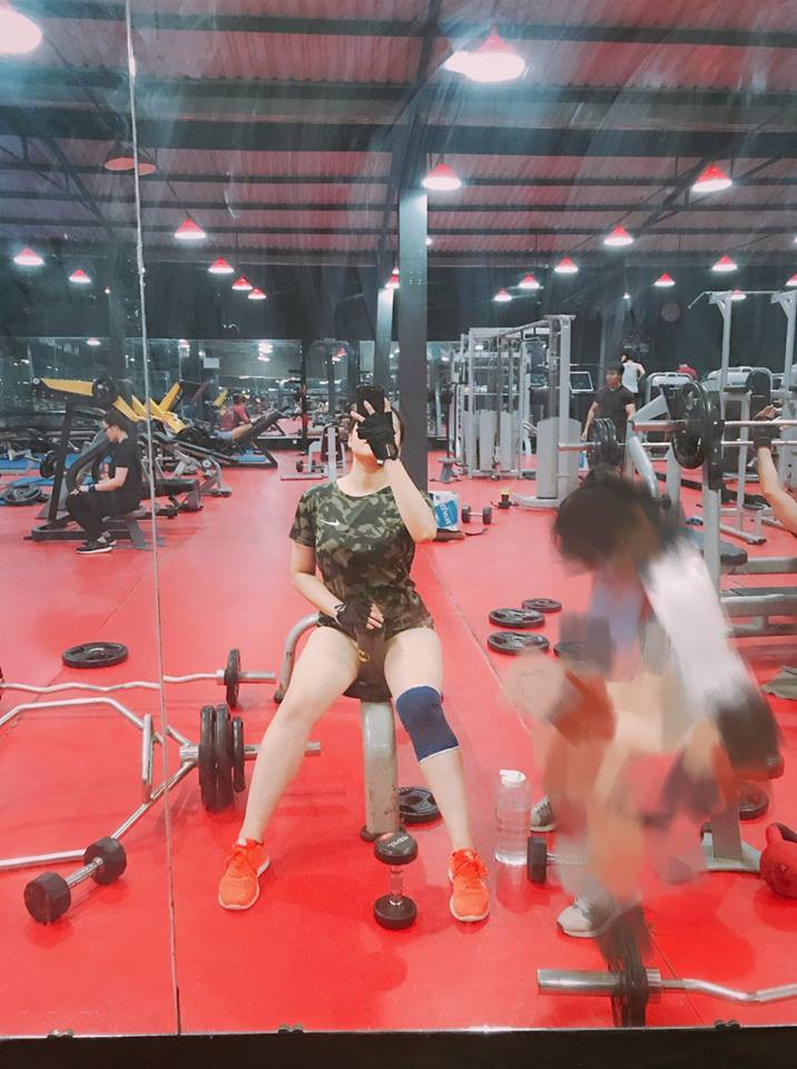 Khoe thành quả tập gym, cô gái trẻ bị chê như người đàn bà lực điền - Ảnh 3. Khoe thành quả tập gym, cô gái trẻ bị chê như người đàn bà lực điền - Ảnh 3.