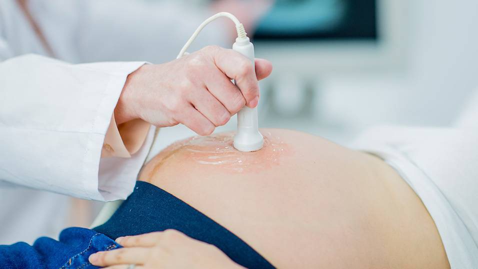 Thừa hay thiếu nước ối – Hai hiện tượng có thể đe dọa tính mạng của cả mẹ và thai nhi - Ảnh 2.