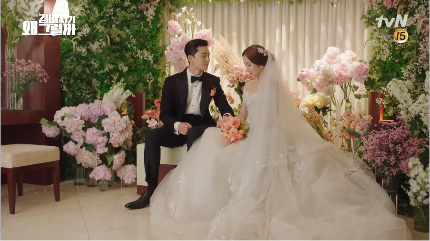 Fan tinh tường soi ra thư ký Kim Park Min Young mặc váy cưới lộng lẫy nhưng lại... quên đeo nhẫn cưới - Ảnh 2.