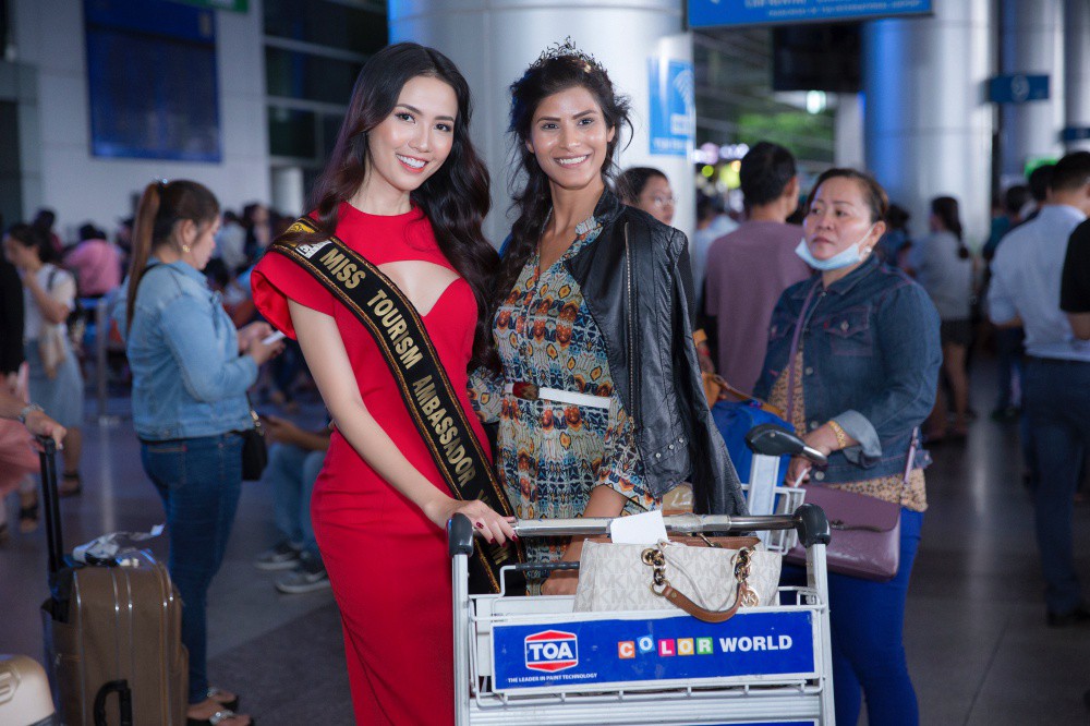 Phan Thị Mơ xinh đẹp ra sân bay đón dàn thí sinh Hoa hậu đại sứ du lịch thế giới - Ảnh 7.