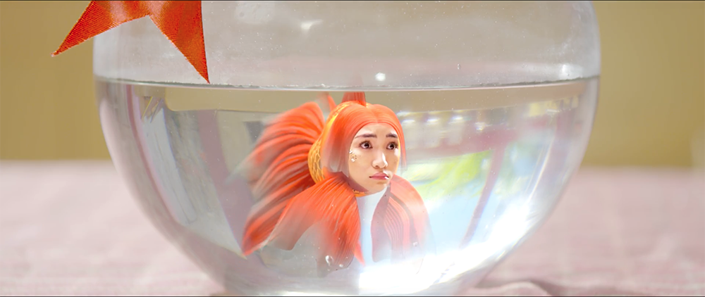 Rũ bỏ hình ảnh nữ tính, Hòa Minzy hóa thân thành nàng tiên cá lầy lội - Ảnh 2.