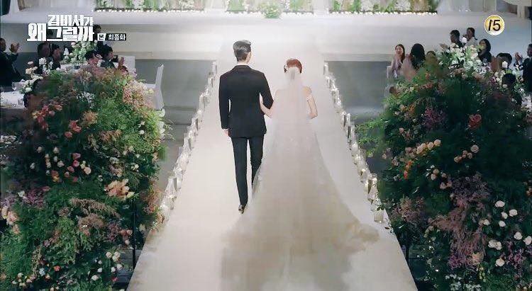 Trở thành cô dâu, thư ký Kim lại tiếp tục khiến fan say lòng vì diện váy cưới và trang điểm quá đỗi xinh đẹp  - Ảnh 11.