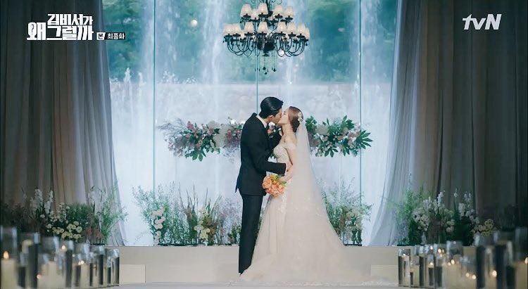 Trở thành cô dâu, thư ký Kim lại tiếp tục khiến fan say lòng vì diện váy cưới và trang điểm quá đỗi xinh đẹp  - Ảnh 13.