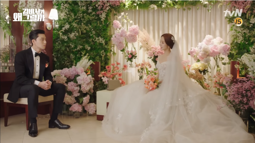 Trở thành cô dâu, thư ký Kim lại tiếp tục khiến fan say lòng vì diện váy cưới và trang điểm quá đỗi xinh đẹp  - Ảnh 2.