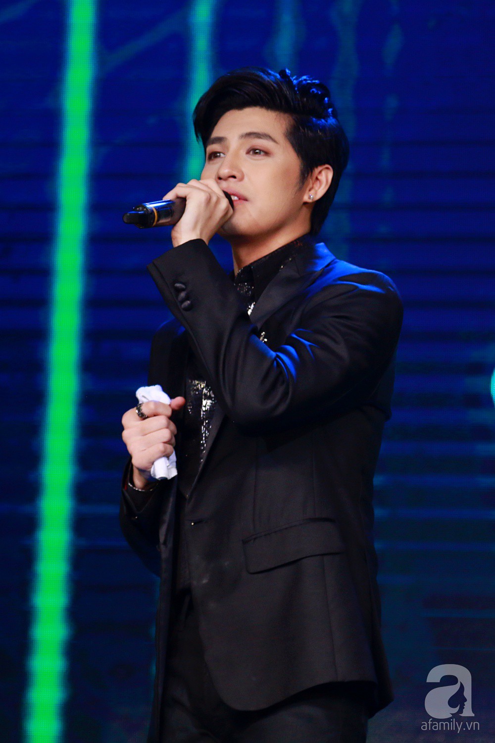 Noo Phước Thịnh - Lam Trường ôm nhau thắm thiết, gây xúc động với màn song ca 2 thế hệ - Ảnh 6. Noo Phước Thịnh - Lam Trường ôm nhau thắm thiết, gây xúc động với màn song ca 2 thế hệ - Ảnh 6.