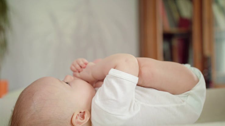 Những biểu hiện của trẻ sơ sinh tưởng là bình thường nhưng thực ra nó cho thấy trẻ đang bất ổn - Ảnh 10.