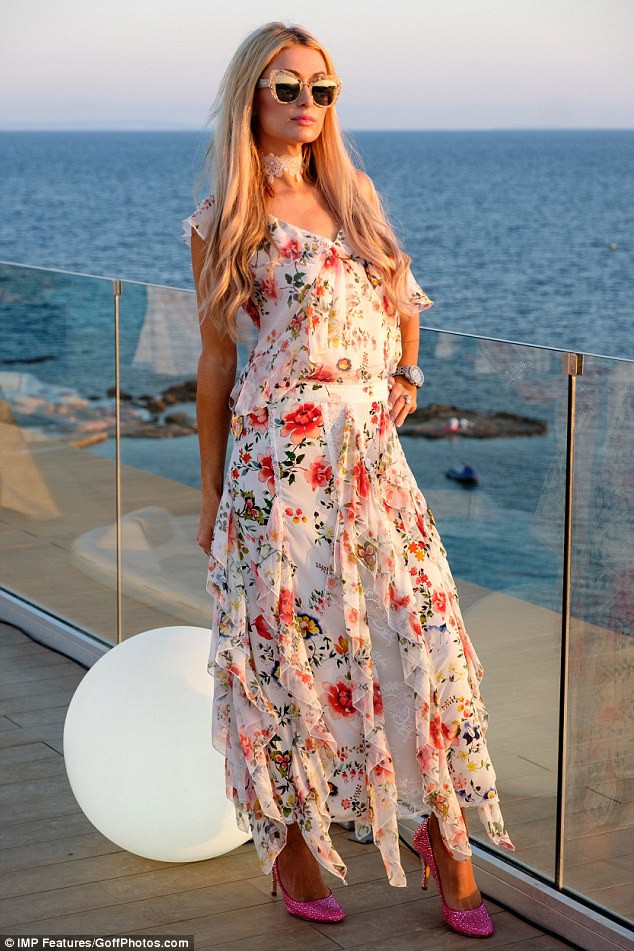 Sau tuyên bố chưa từng phẫu thuật thẩm mỹ, Paris Hilton khoe vẻ đẹp như nữ thần ở tuổi 37 - Ảnh 2.