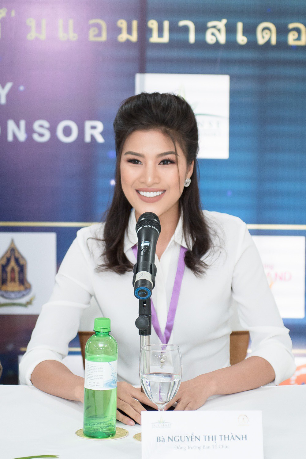 Phan Thị Mơ mặc áo dài trắng, đón 48 thí sinh Hoa hậu quốc tế đi phố cổ Hội An  - Ảnh 5.