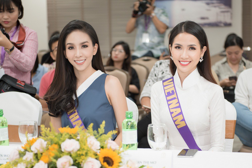 Phan Thị Mơ mặc áo dài trắng, đón 48 thí sinh Hoa hậu quốc tế đi phố cổ Hội An  - Ảnh 3.