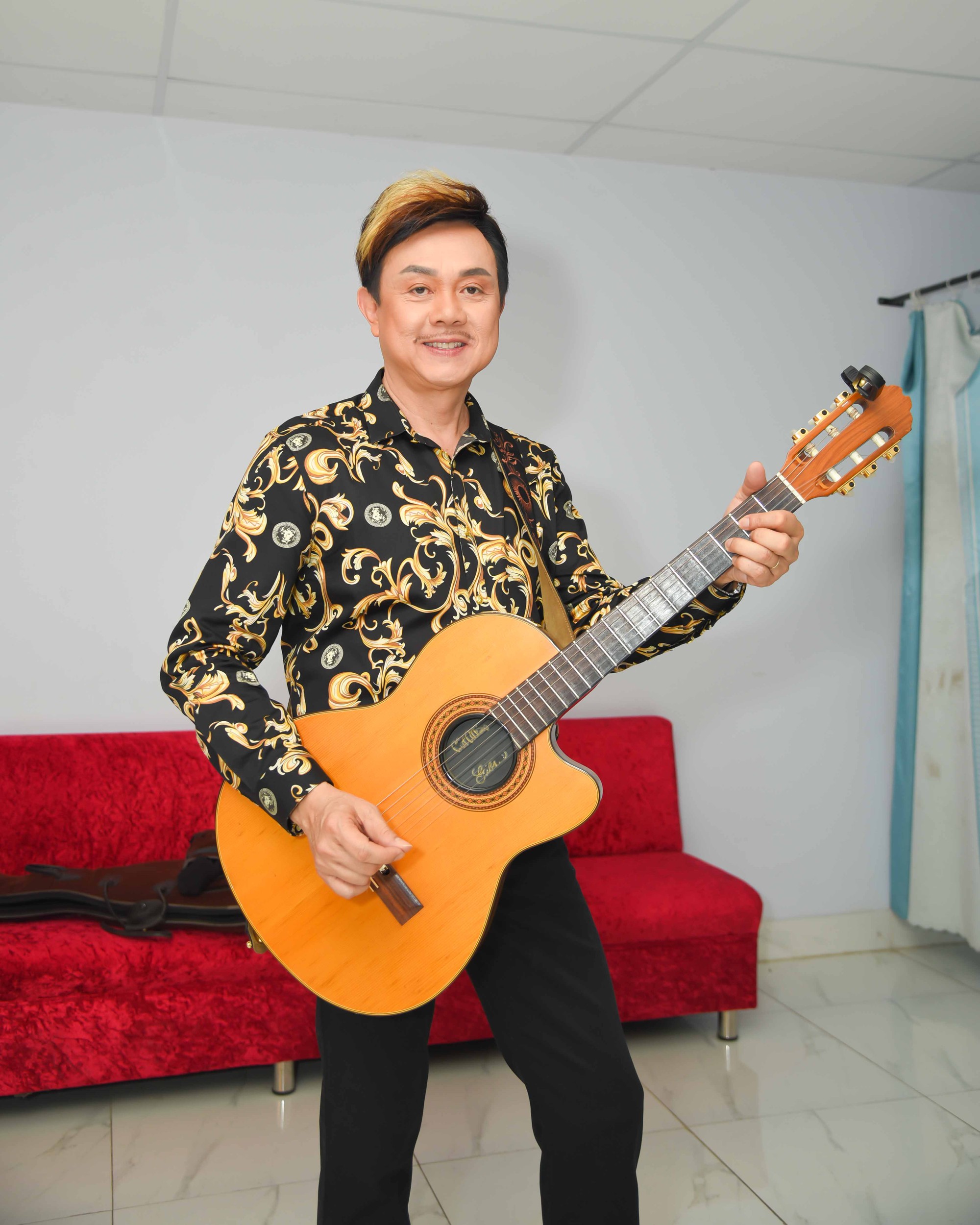 Chí Tài xúc động kể từng chán nản vì thấy vợ vô tư đánh bài với gia đình - Ảnh 7. Chí Tài xúc động kể từng chán nản vì thấy vợ vô tư đánh bài với gia đình - Ảnh 7.