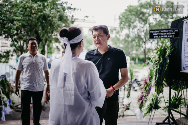 Nghẹn ngào giây phút con trai lớn của NSƯT Thanh Hoàng từ Mỹ về nhìn cha lần cuối trước giờ tiễn biệt - Ảnh 11. Nghẹn ngào giây phút con trai lớn của NSƯT Thanh Hoàng từ Mỹ về nhìn cha lần cuối trước giờ tiễn biệt - Ảnh 11.