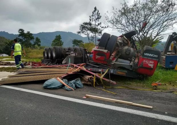 Thai nhi sống sót kỳ diệu khi văng khỏi bụng mẹ trong tai nạn giao thông thảm khốc - Ảnh 2.