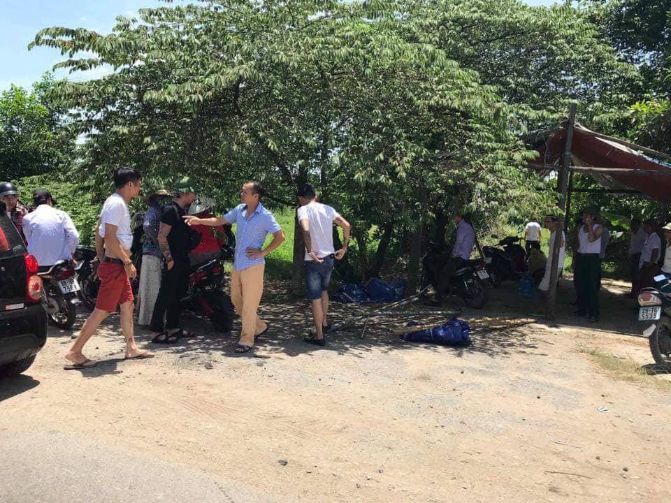 Vụ truy sát 3 người ở Hà Nội: Lúc chạy sang thì máu loang lổ khắp nhà, đối tượng đốt một vật dụng trong nhà khiến lửa bốc cháy - Ảnh 4.