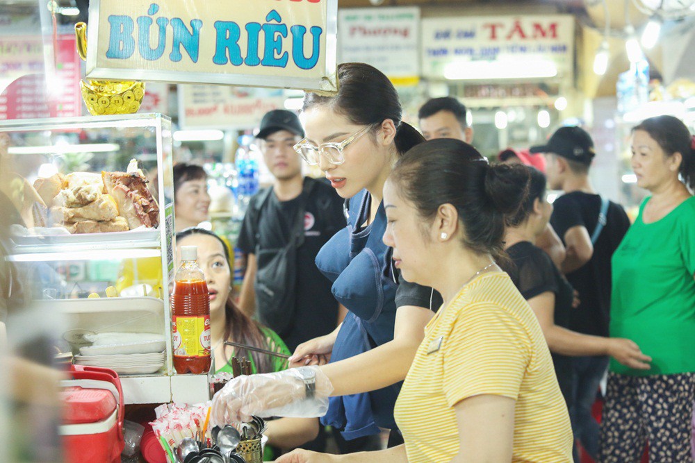 Hương Giang - Trấn Thành khẩu chiến tranh giành địa bàn bán bún bò - Ảnh 6.