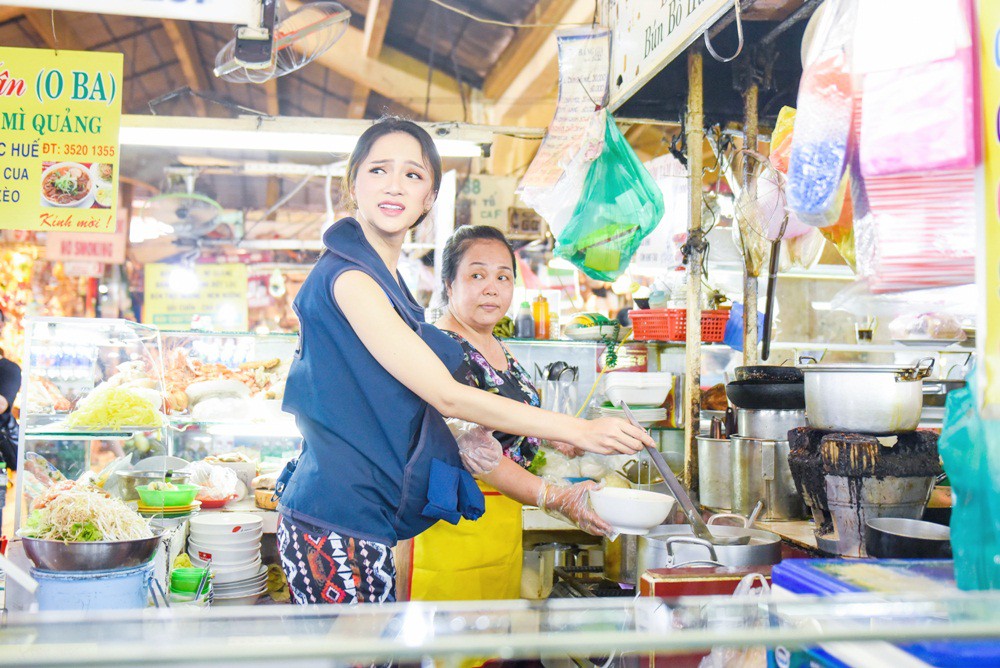 Hương Giang - Trấn Thành khẩu chiến tranh giành địa bàn bán bún bò - Ảnh 4.